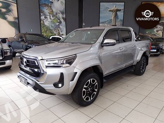 TOYOTA HILUX 2.8 D-4D TURBO DIESEL CD SRX PLUS 4X4 AUTOMÁTICO